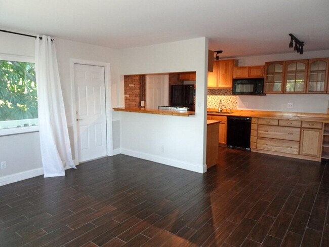 Building Photo - 316 SE 1st St