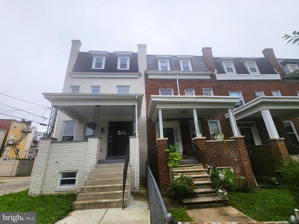 Primary Photo - 2323 Whittier Ave
