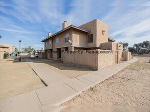 Building Photo - 6935 W Devonshire Ave