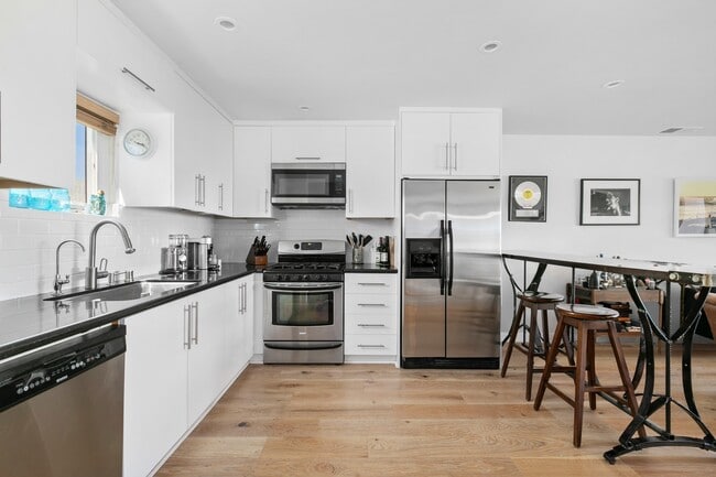 Foto del edificio - 28711 CA-1