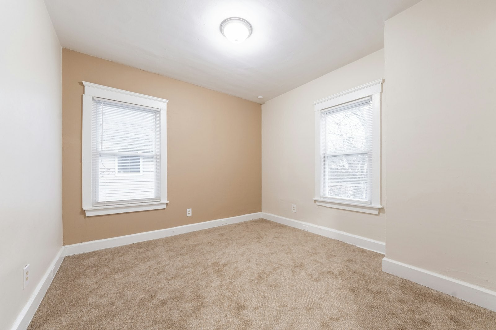 10618 Crestwood Ave Cleveland, OH 44104 – photo 2