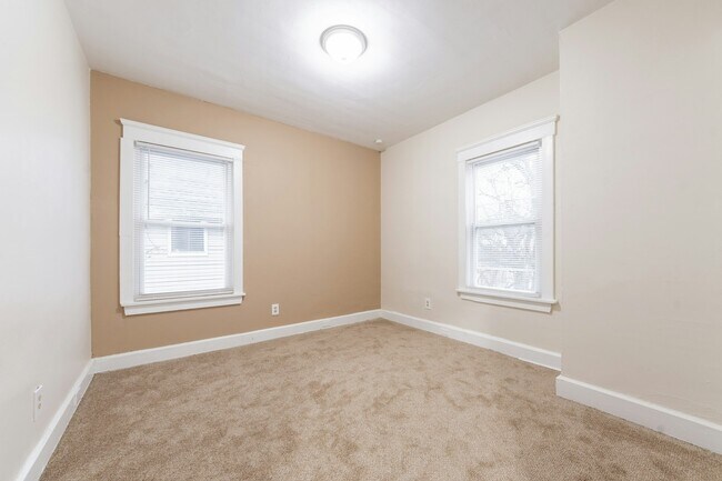 Foto del edificio - 10618 Crestwood Ave