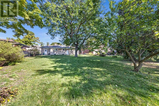 Building Photo - 18 Windridge Dr