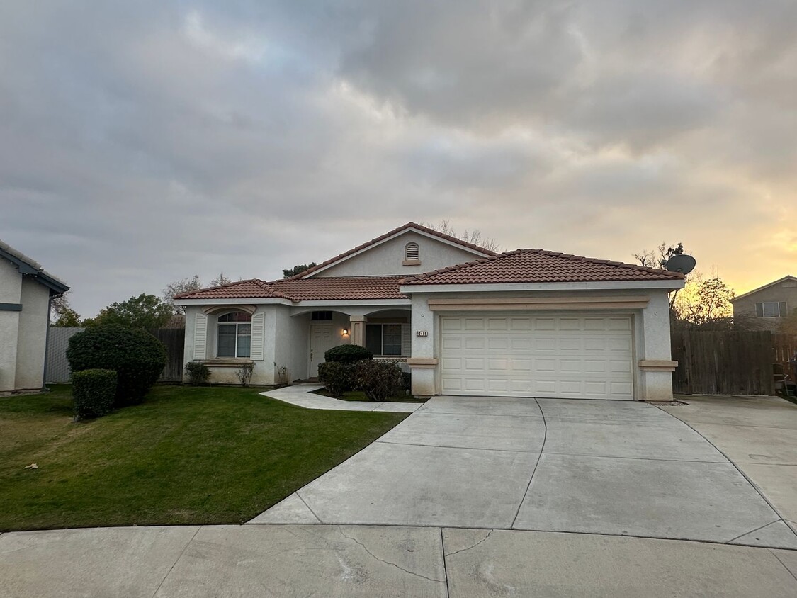 Primary Photo - Charming 3-Bed, 2-Bath Home in Seven Oaks