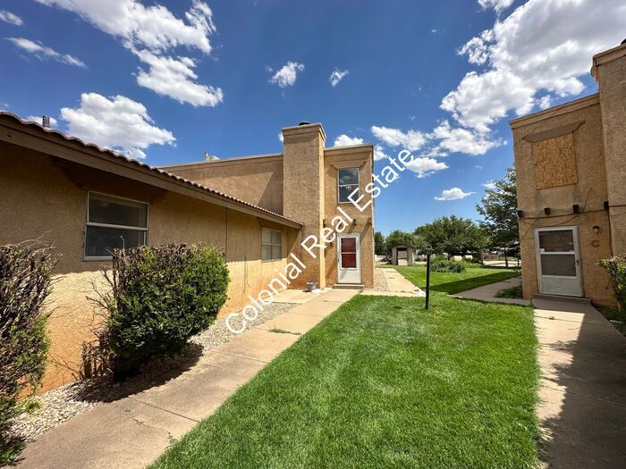 Primary Photo - Spacious and updated 2 bedroom 1 & 1/2 bat...