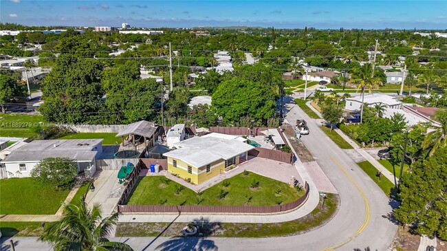 Building Photo - 4161 NE 15th Terrace