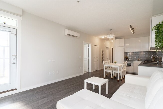 Photo du bâtiment - 9366 Tomicki Ave