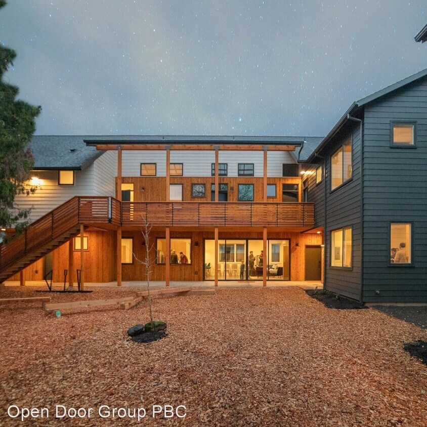 Foto principal - 5231-5231 NE 43rd Ave