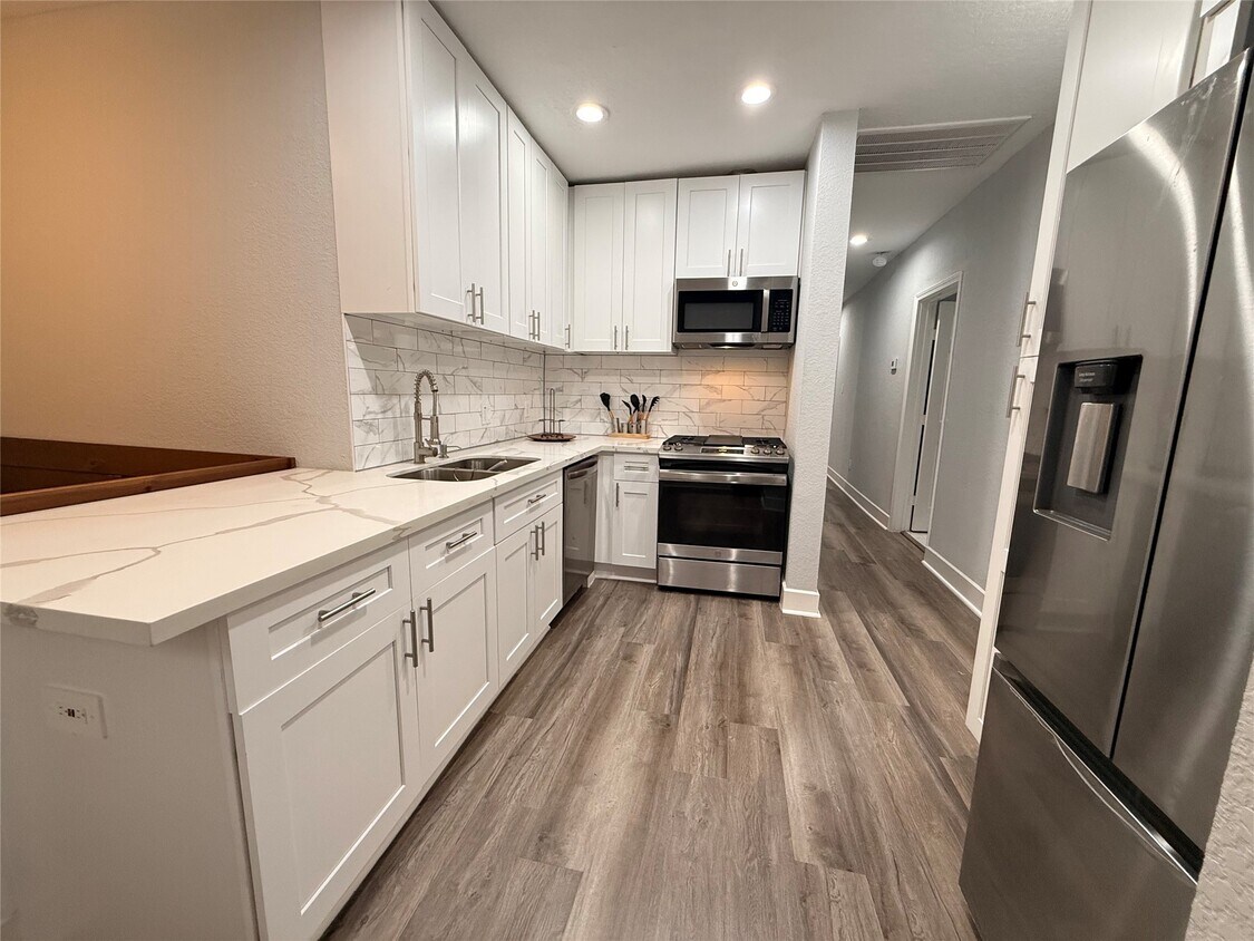 Foto principal - 7334 Texas St