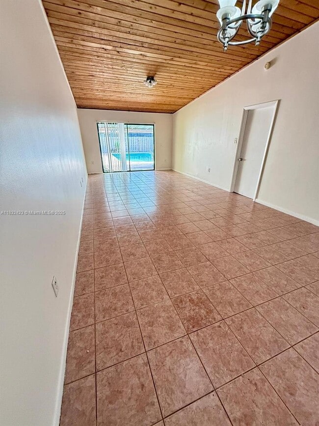 Building Photo - 3325 Oak Dr