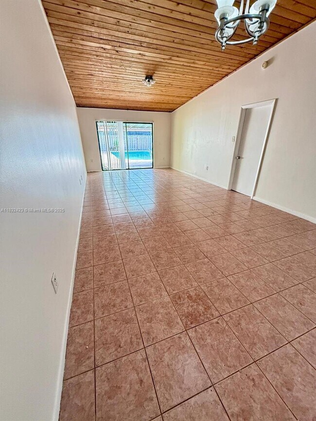 Foto del edificio - 3325 Oak Dr