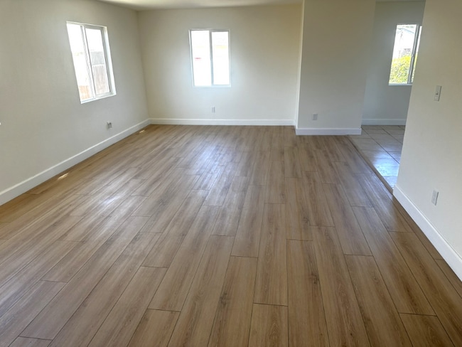 Foto del edificio - 245 E 87th Pl