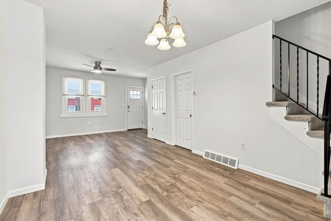 Building Photo - 550 Dauphin St