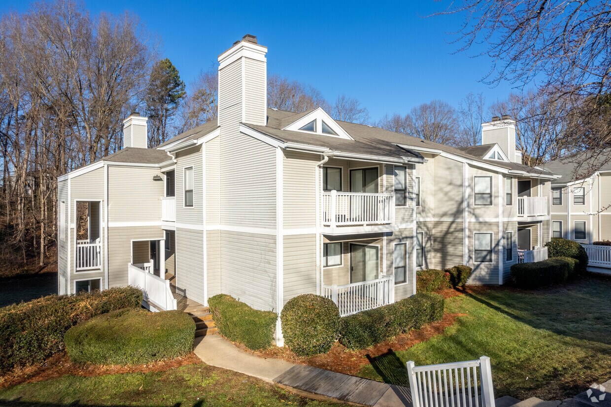 Foto principal - Bridges at Mallard Creek Apartment Homes