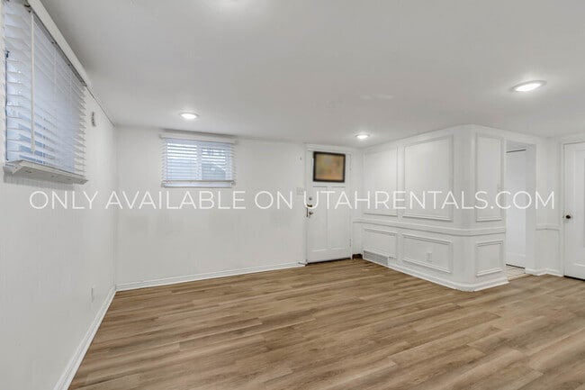 Building Photo - 1116 E 400 S