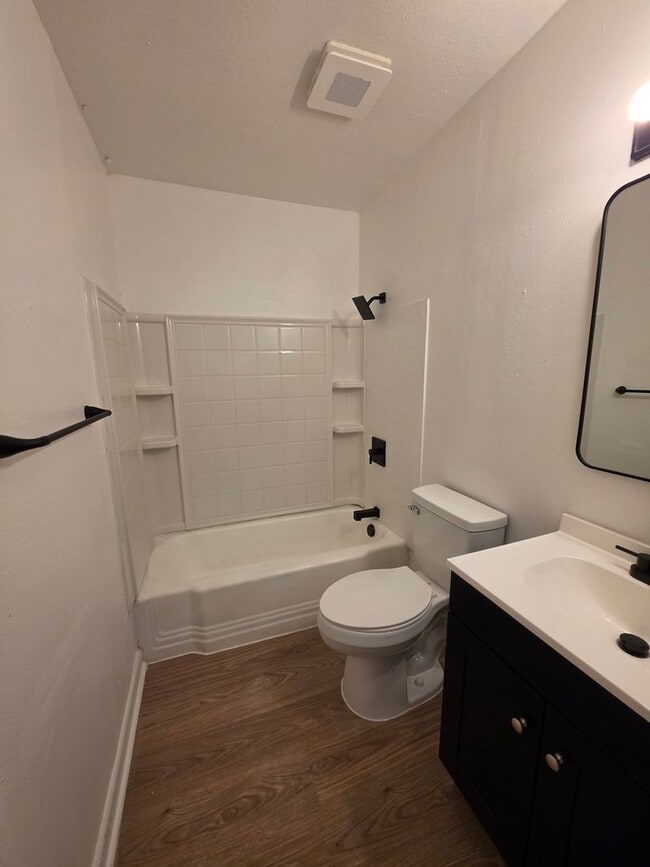 Building Photo - 245 W 71st St