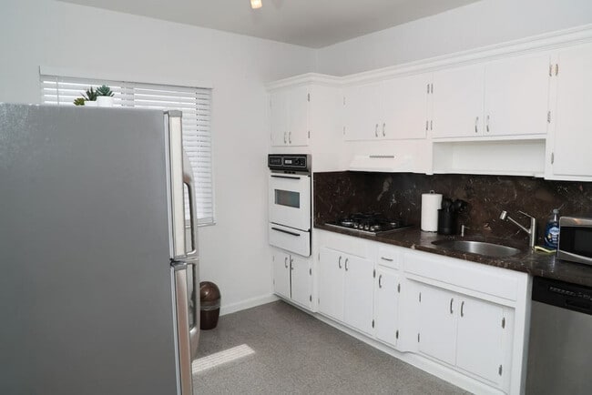 Building Photo - 219 Antilla Ave