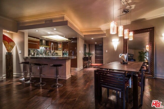 Building Photo - 13700 Marina Pointe Dr