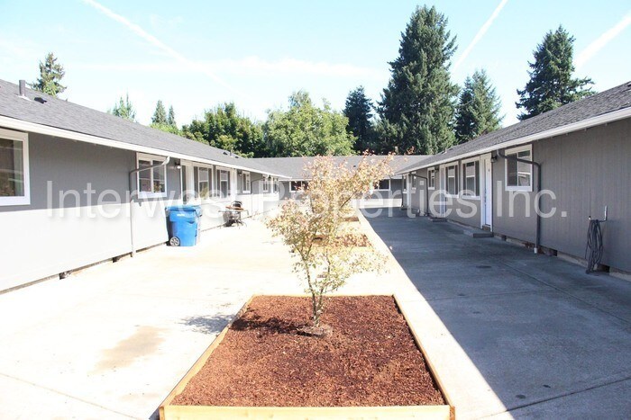 Foto principal - 887 Chemawa Rd N