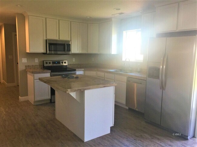 Building Photo - 632 W Aspen Dr