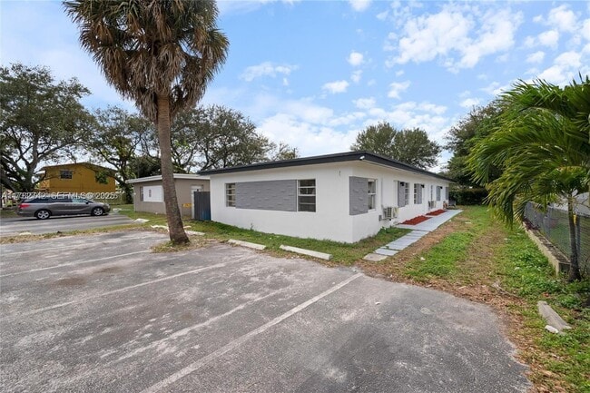 Building Photo - 417 NW 15th Ave