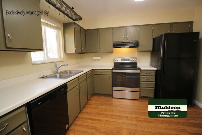 Foto del edificio - Sweet home with finished basement and garage!