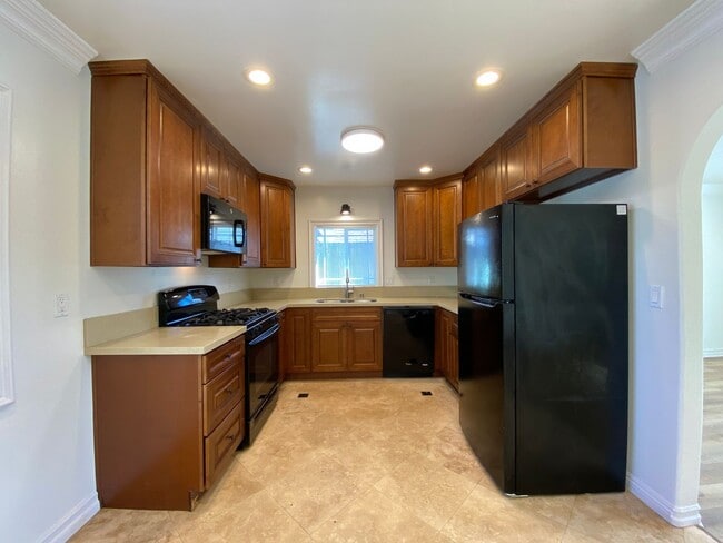 Building Photo - Home in Oceanside, Close to Mission Beach!