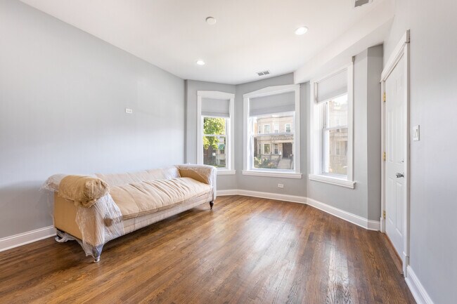 Livingroom - 4212 W 21st Plz