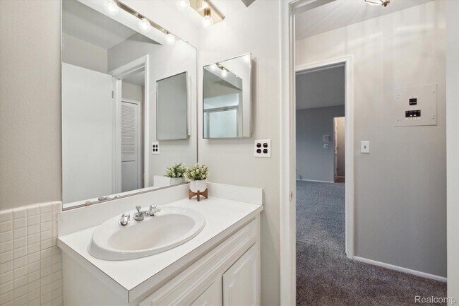 Baño principal (completo) - 42536 Woodward Ave