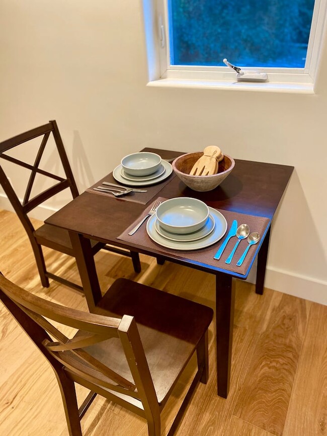 dining room - 648 E Fairview Blvd