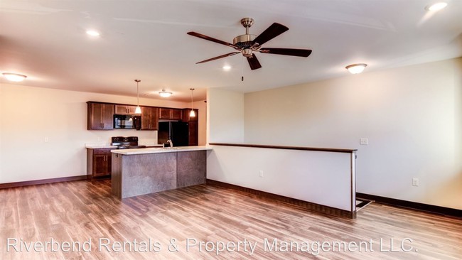 Foto del edificio - 596-598 N Hillcrest Pkwy