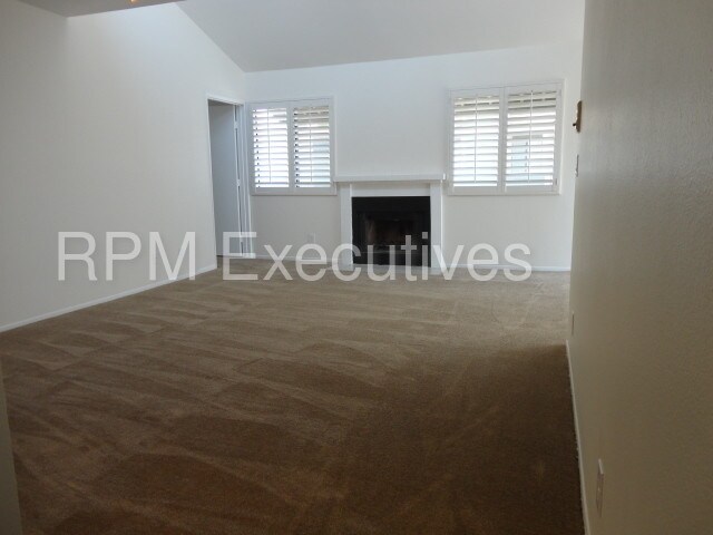 Building Photo - 27121 Crossglade Ave