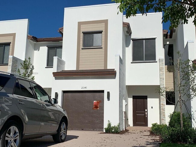 Foto del edificio - 21341 NE 2nd Ct