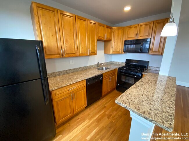 Building Photo - 136 Highland Ave