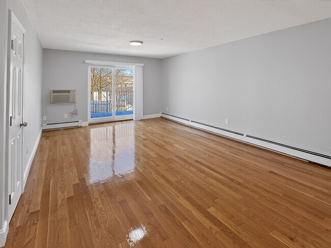 Building Photo - 530 Willard St