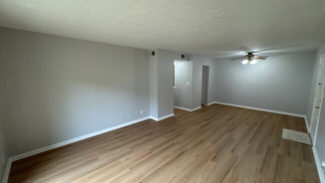 Foto del edificio - 7008 Wildwood Cir