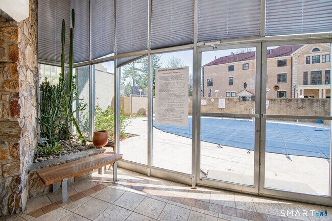 Foto del edificio - 30 Woodland St