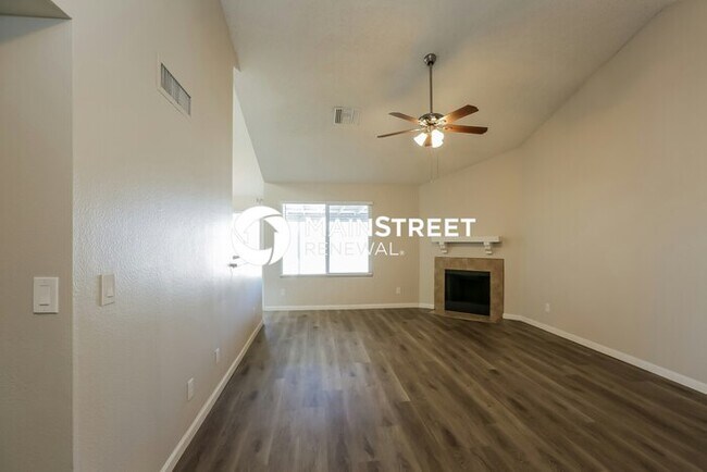 Building Photo - 3 Bedroom Pet-Friendly Home in GLENDALE, A...