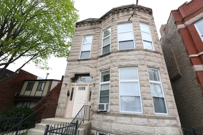 Building Photo - 817 S Laflin St