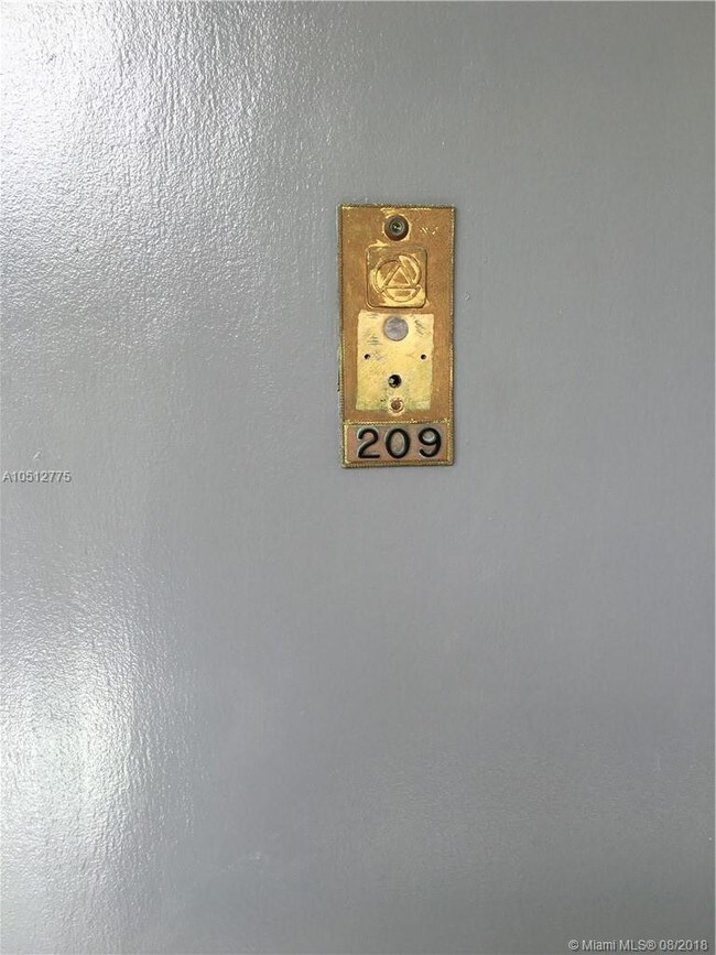 Foto del edificio - 20400 W Country Club Dr