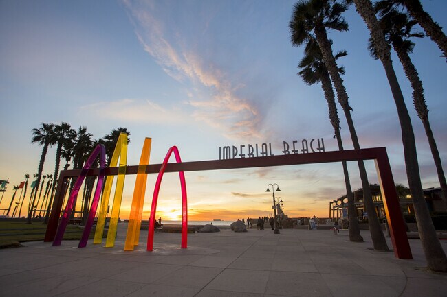 Building Photo - Imperial Beach: Unobstructed Ocean and Pier Views with 2 Balconies!!!