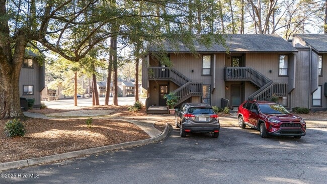 Building Photo - 5 Pine Tree Rd