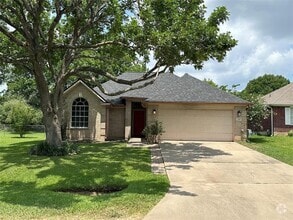 Building Photo - 243 Fantasy Ln