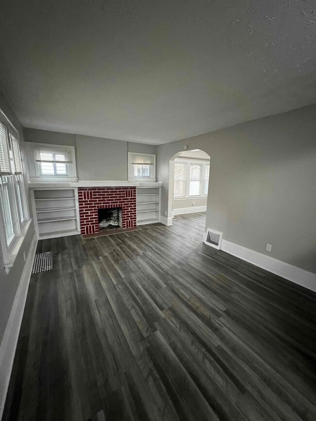 Building Photo - 914 Whittier Ave