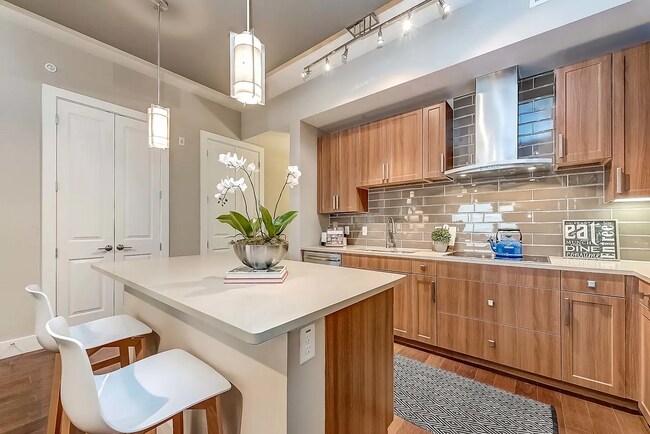 Building Photo - Designer Interiors. Premier Location. Effo...