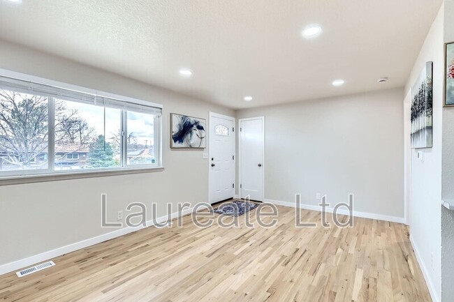 Building Photo - 8344 Charlotte Way