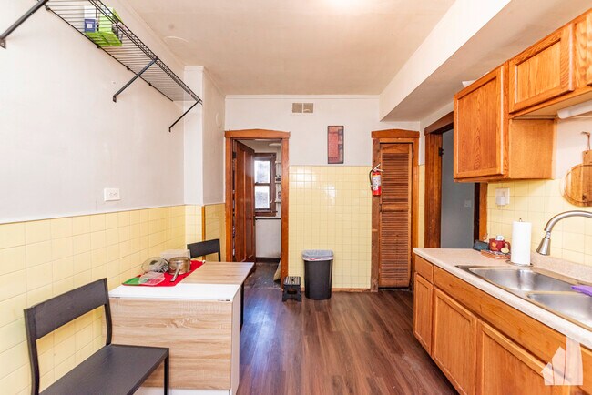 Foto del edificio - 3310 W Armitage Ave