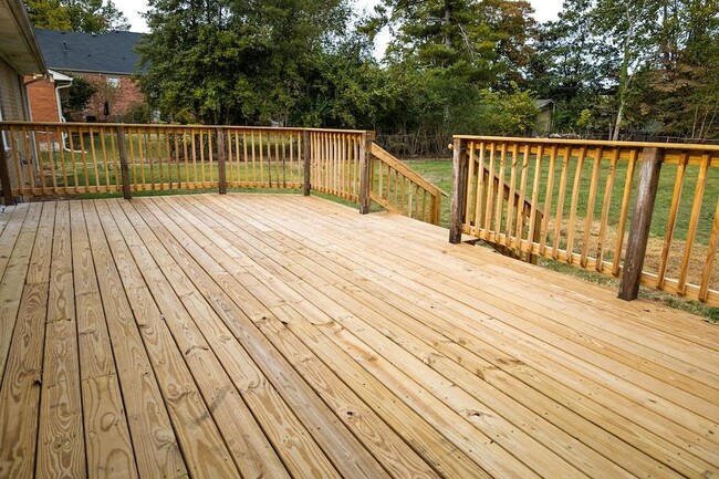 Building Photo - 516 Claremoor Ave