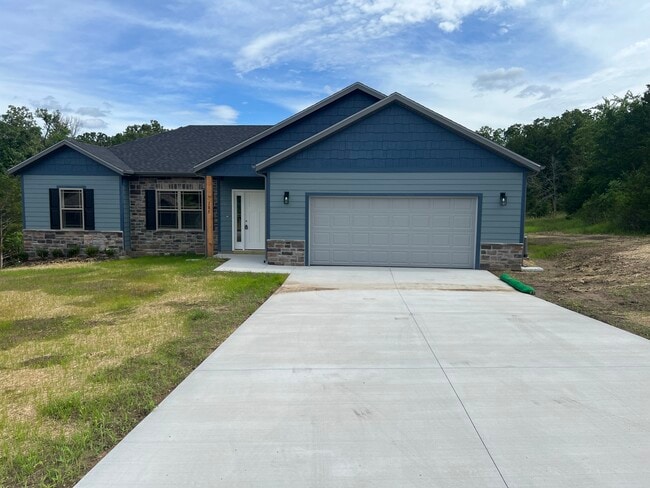 Building Photo - 185 Holly Way Dr