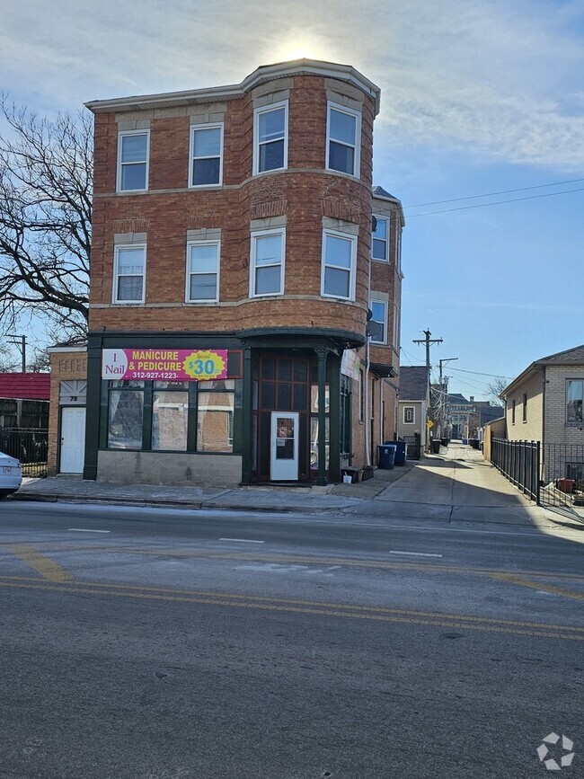 Building Photo - 709-711 W 43rd St